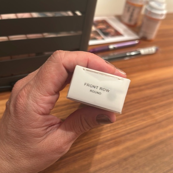 Static Nails Press-ons - Front Row/Round - Picture 2 of 2